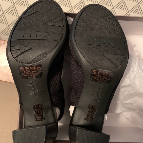 Shoes NEW - Picture 3 of 5